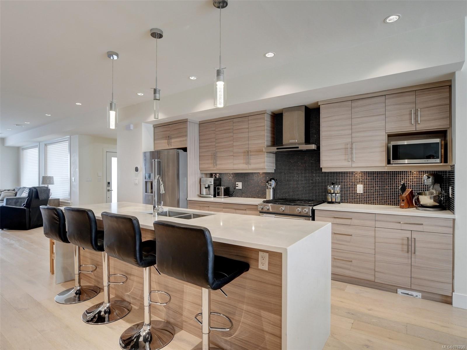 311 Simcoe St