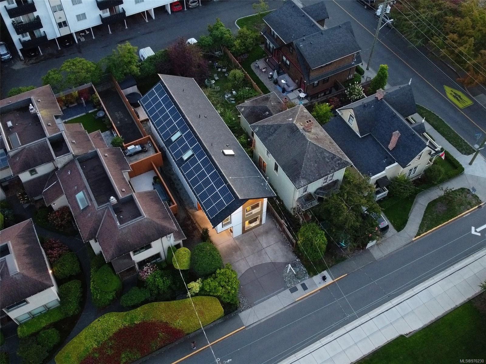 311 Simcoe St