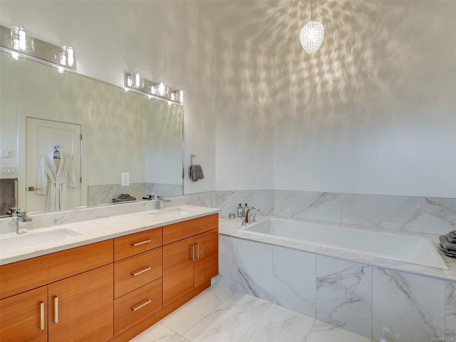 311 Simcoe St