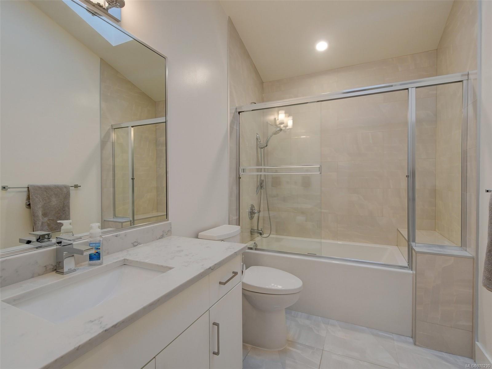 311 Simcoe St
