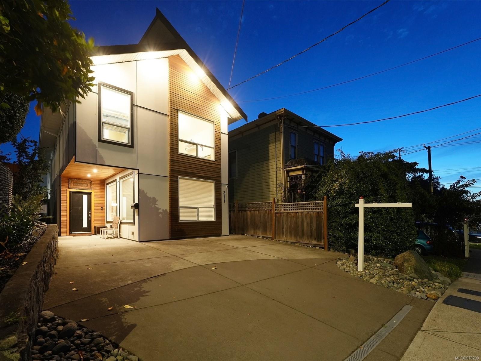 311 Simcoe St