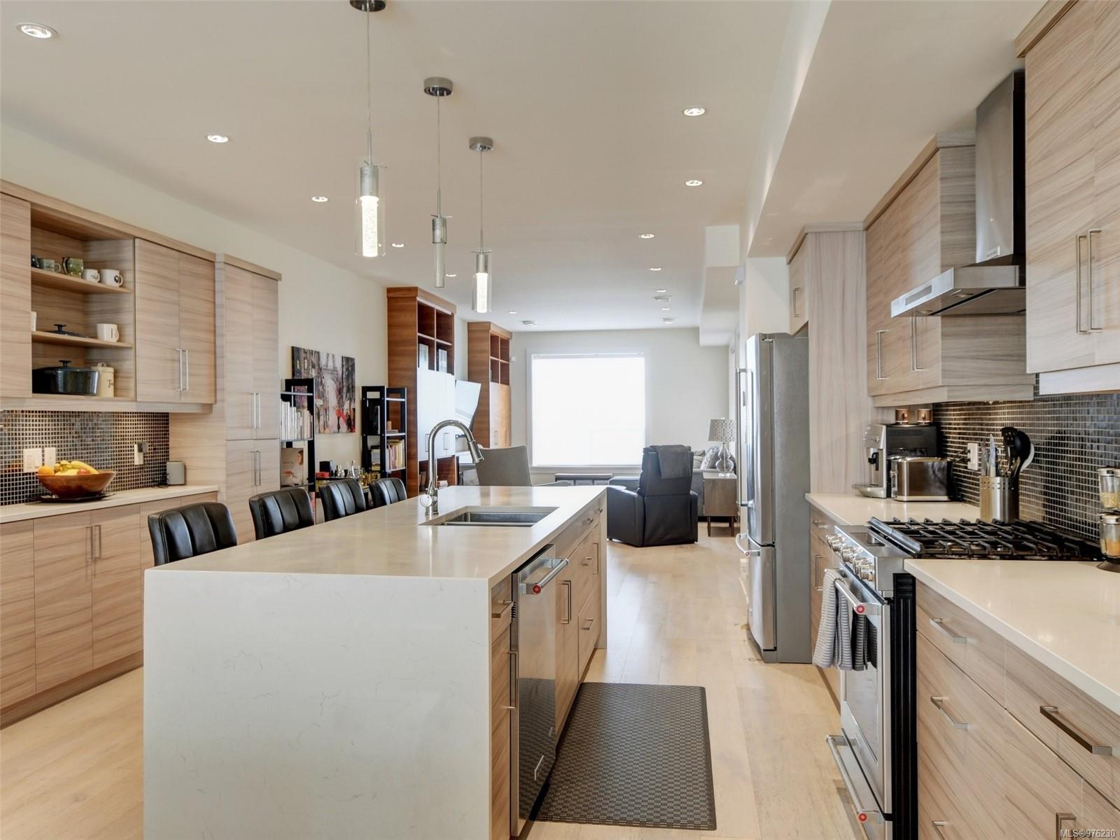 311 Simcoe St