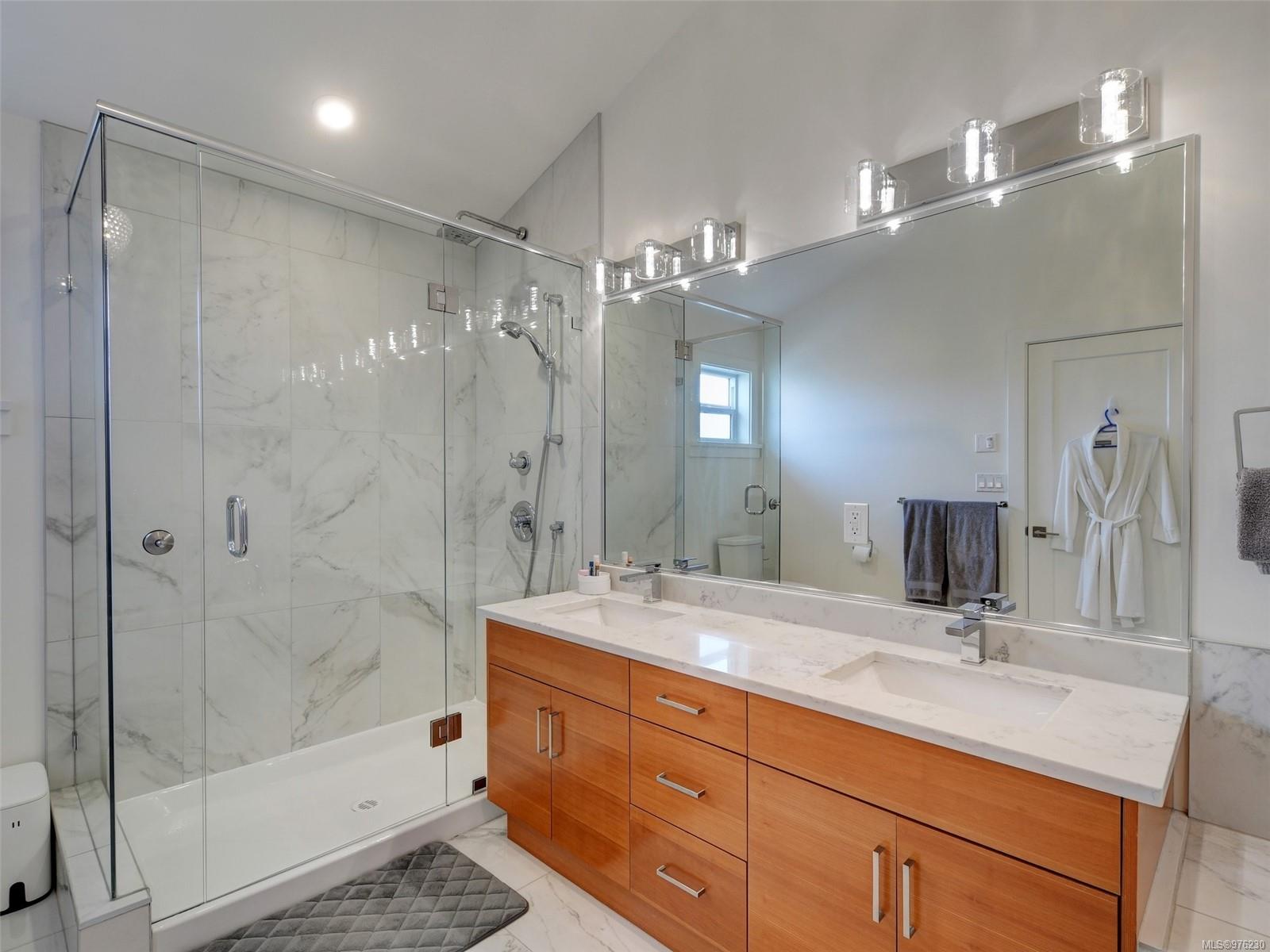 311 Simcoe St