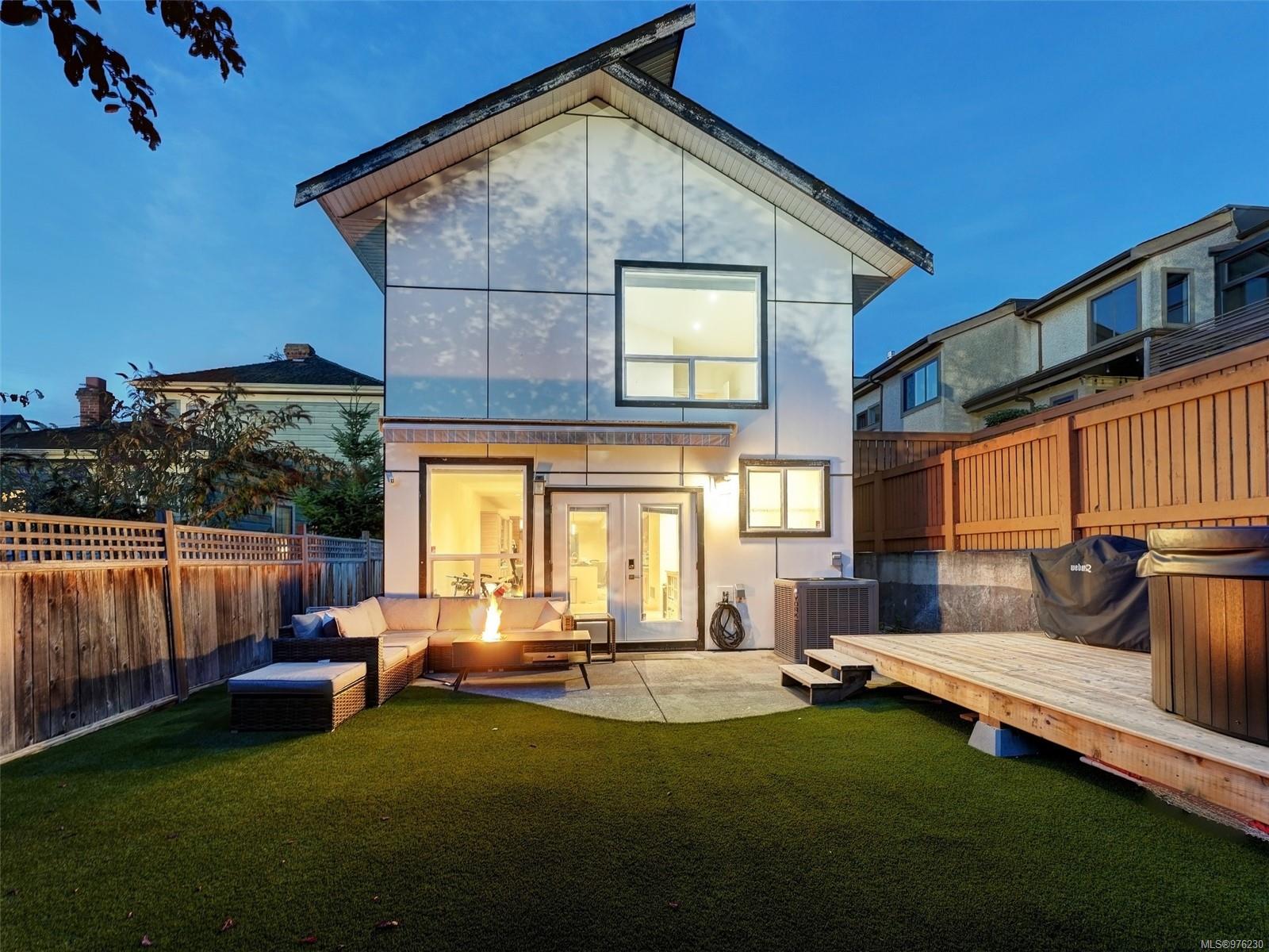 311 Simcoe St