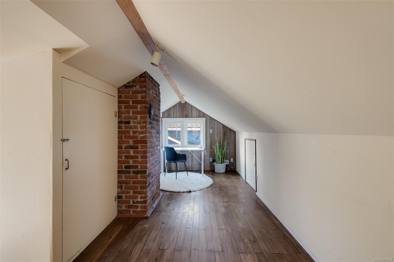 25 Lewis St