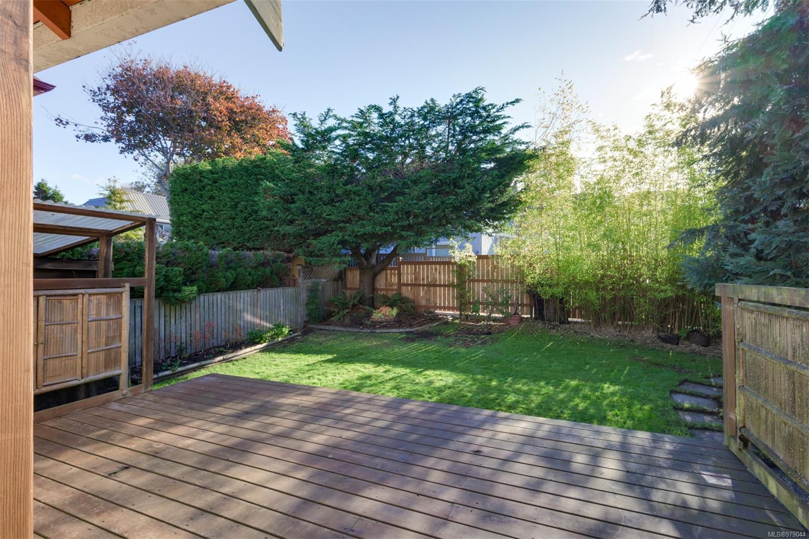 25 Lewis St