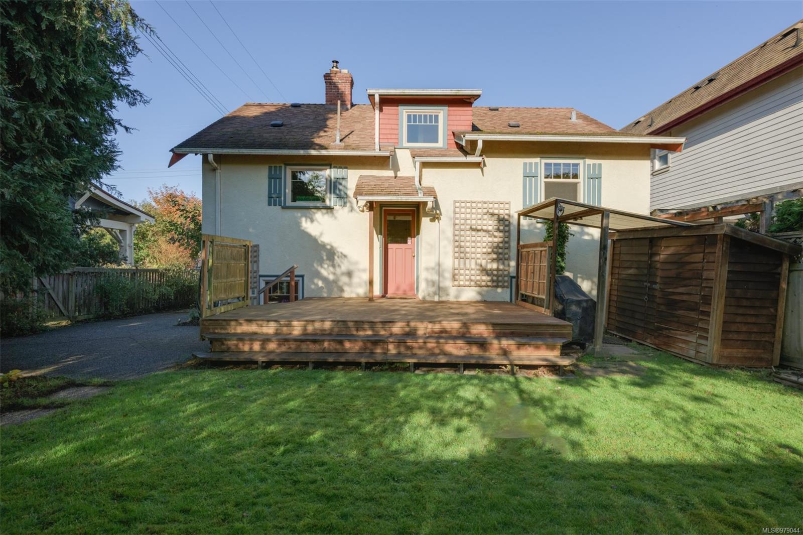25 Lewis St