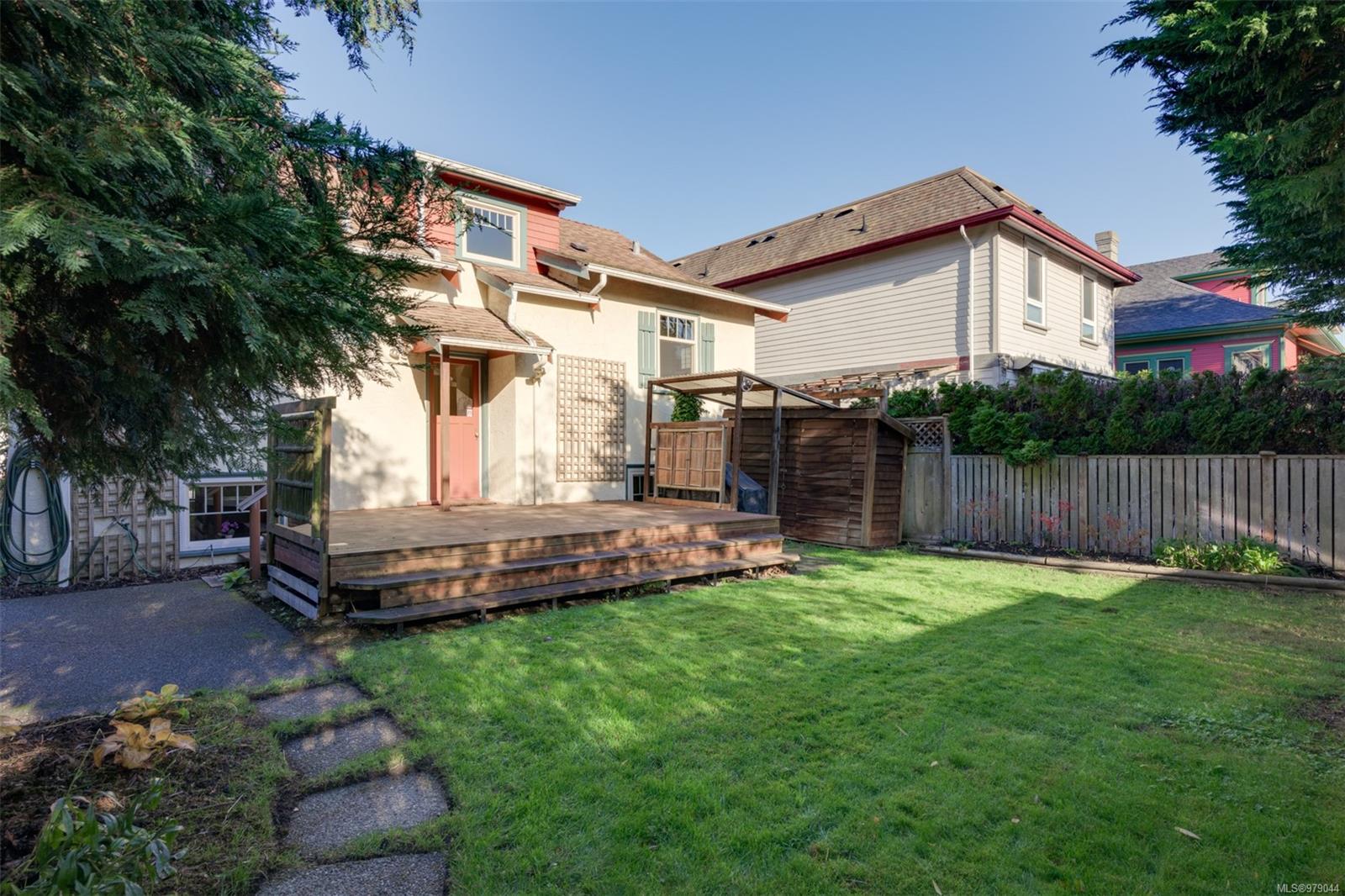 25 Lewis St