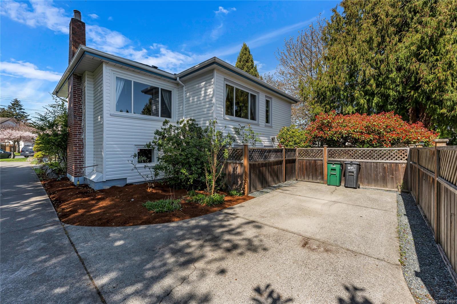 1456 Thurlow Rd