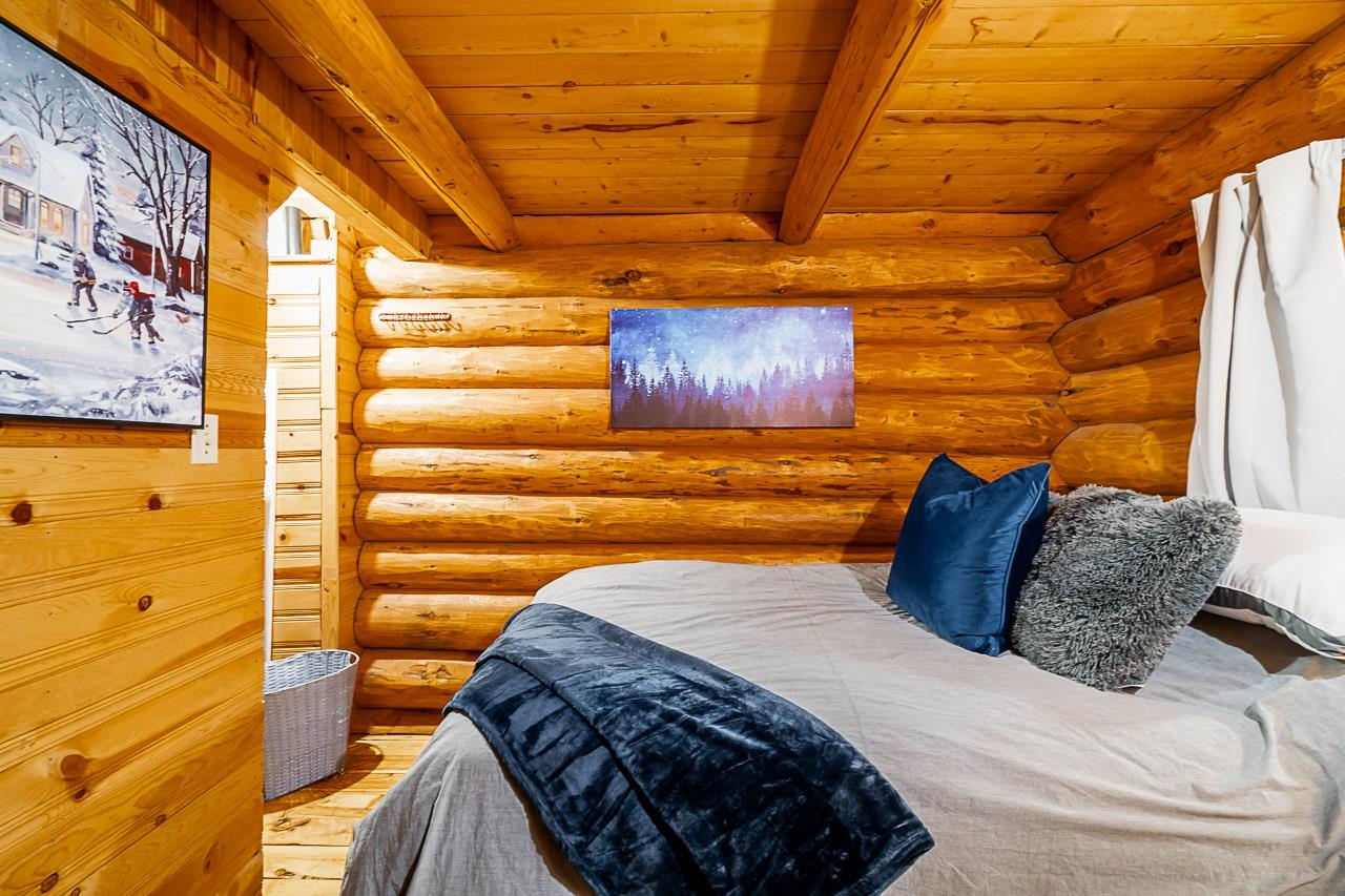 4 20619 EDELWEISS DRIVE Unit: 4