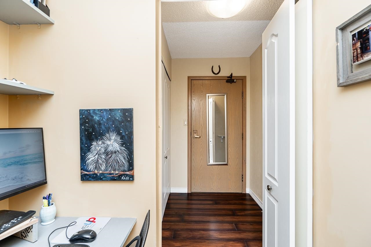502 15111 RUSSELL AVENUE Unit: 502