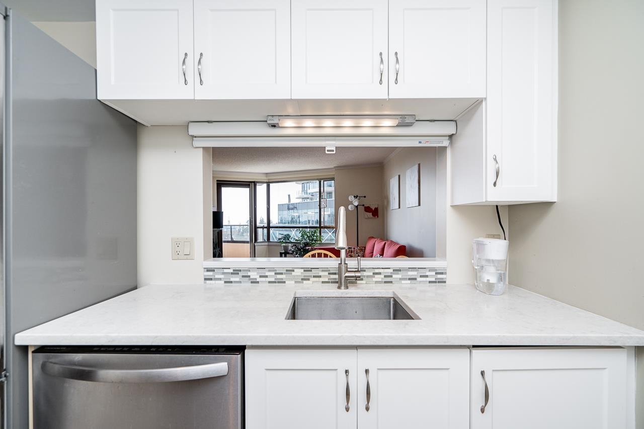 502 15111 RUSSELL AVENUE Unit: 502