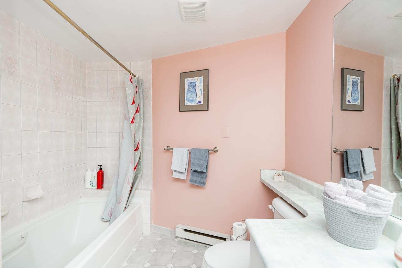 502 15111 RUSSELL AVENUE Unit: 502