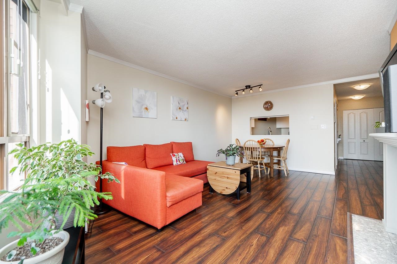 502 15111 RUSSELL AVENUE Unit: 502