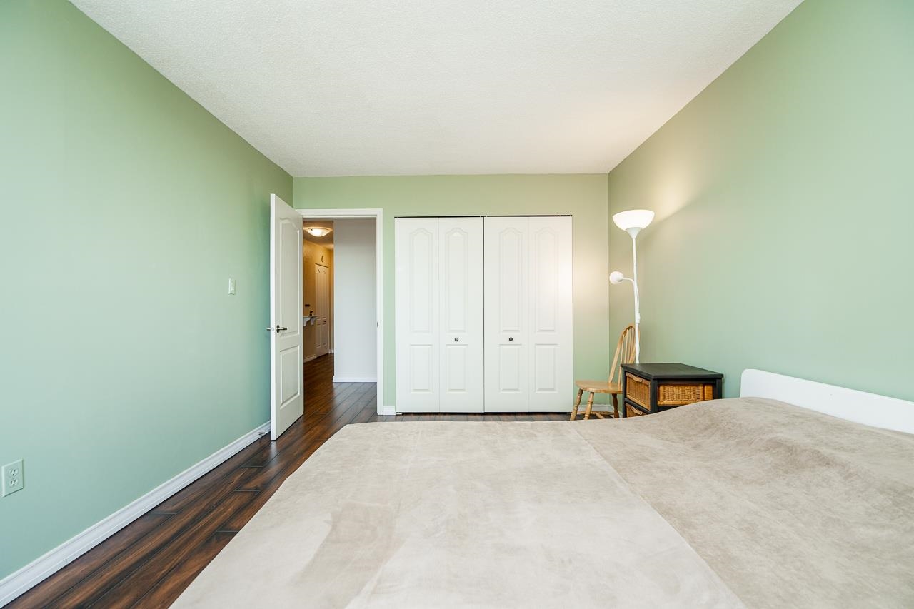 502 15111 RUSSELL AVENUE Unit: 502