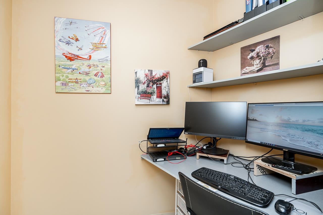 502 15111 RUSSELL AVENUE Unit: 502