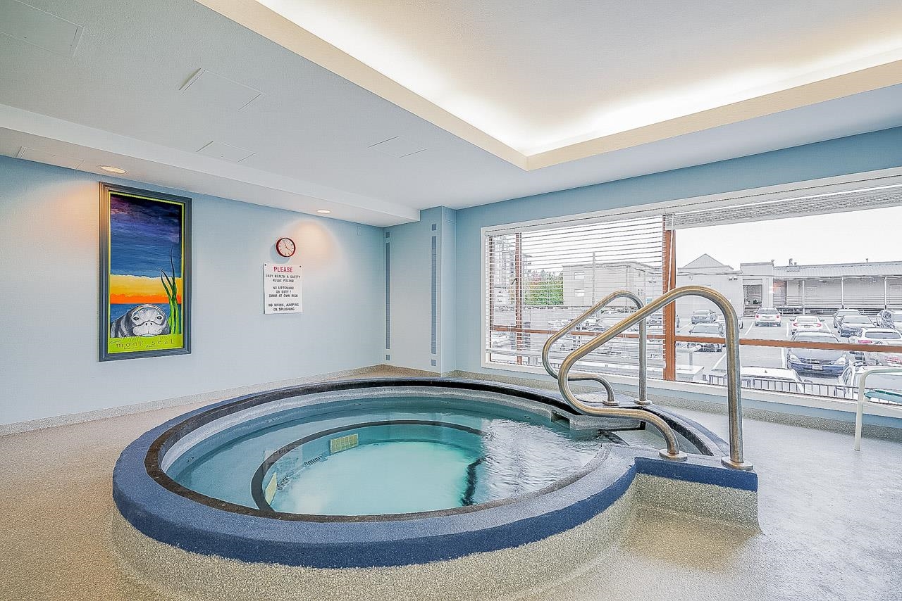 502 15111 RUSSELL AVENUE Unit: 502