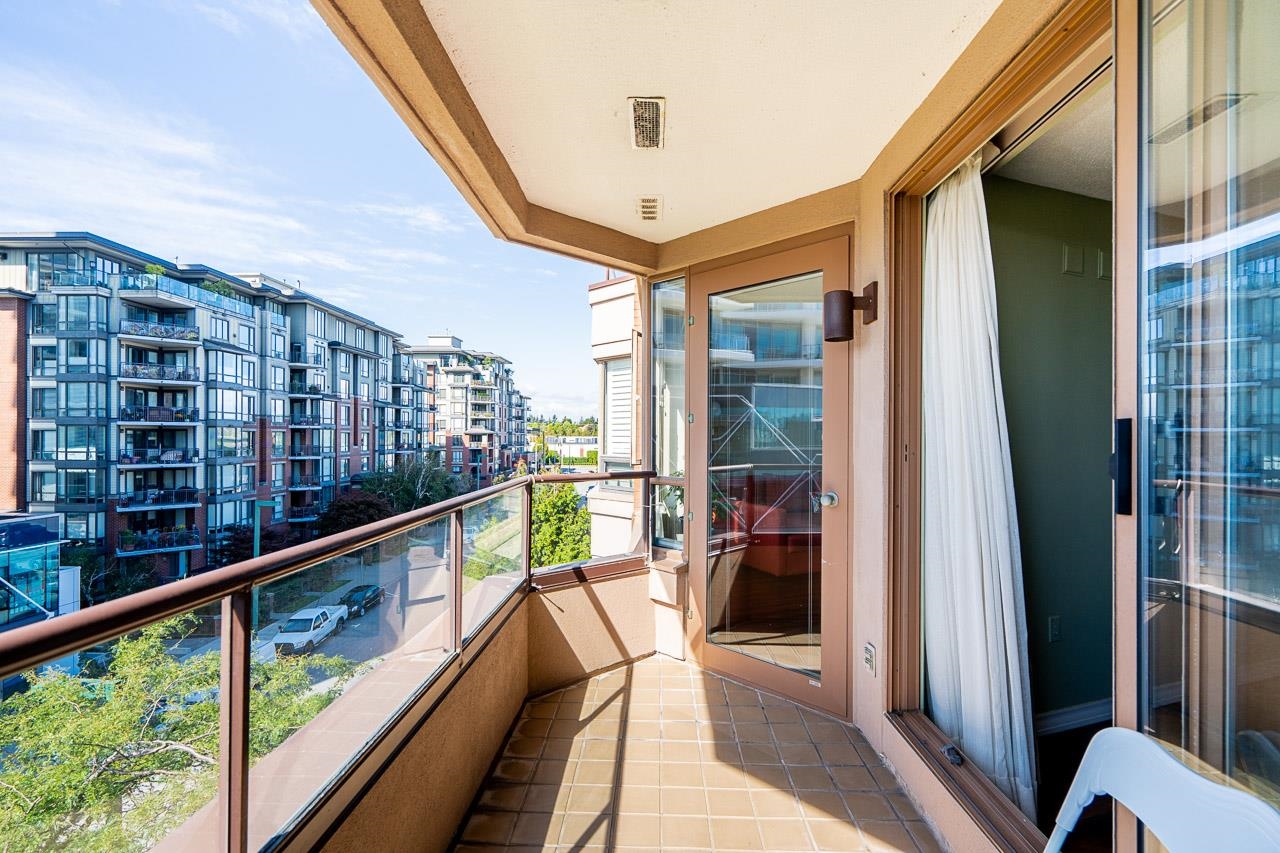 502 15111 RUSSELL AVENUE Unit: 502