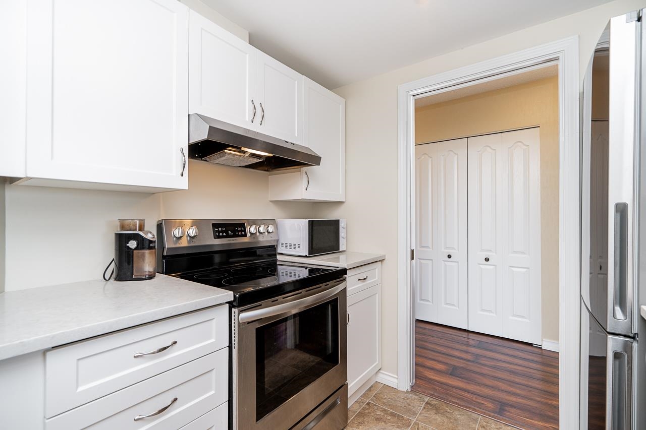502 15111 RUSSELL AVENUE Unit: 502