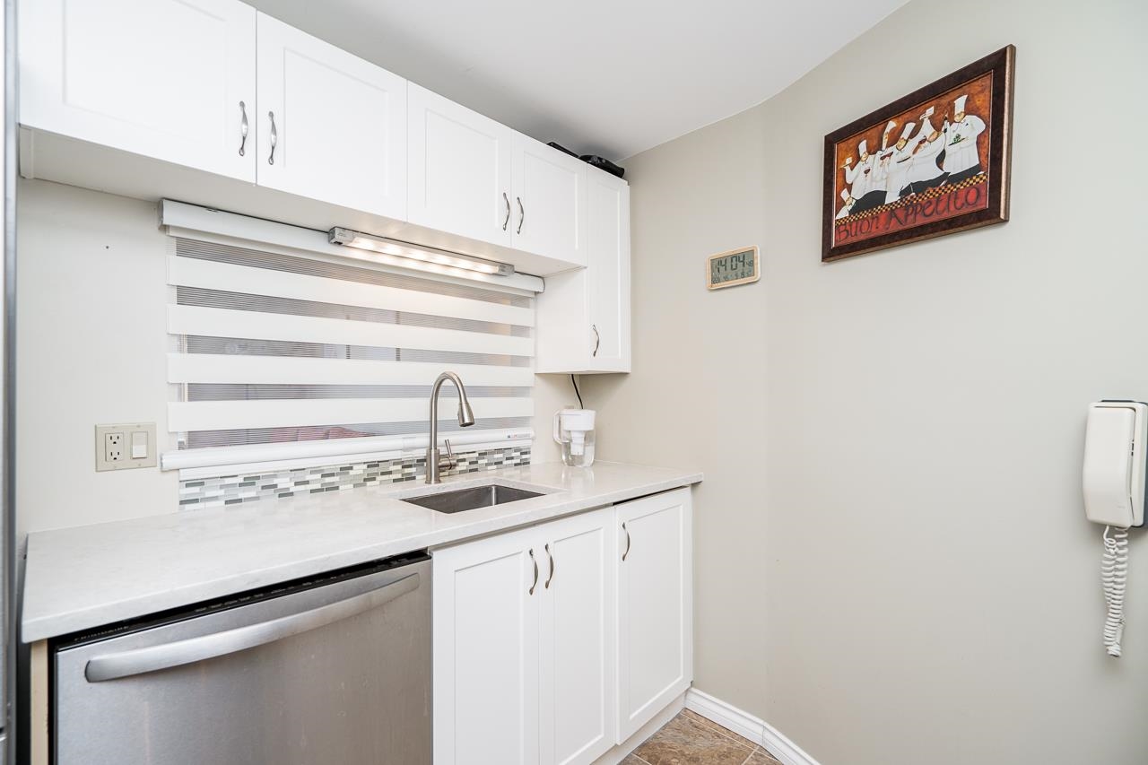 502 15111 RUSSELL AVENUE Unit: 502