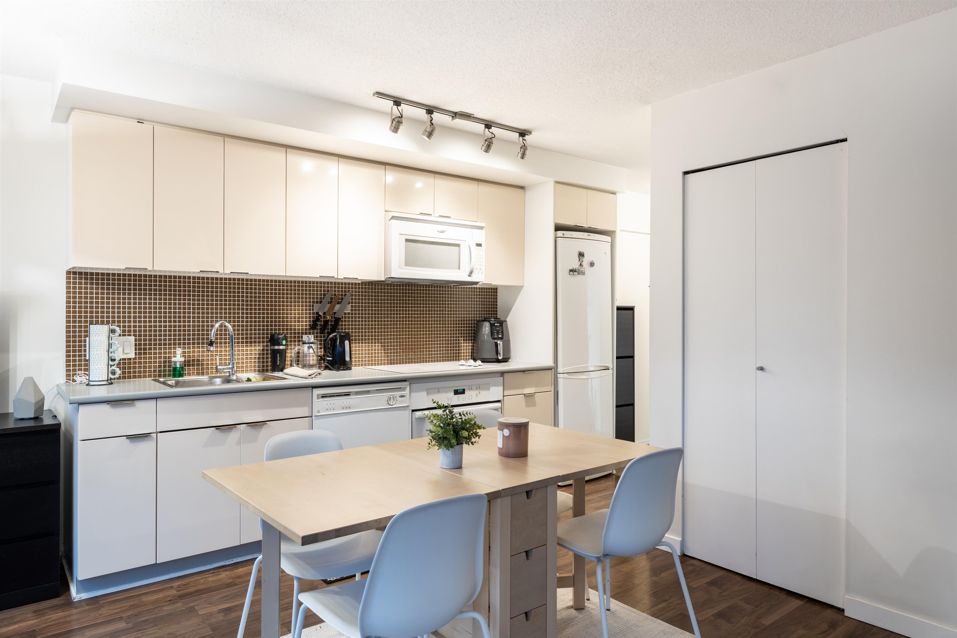 1606 233 ROBSON STREET Unit: 1606