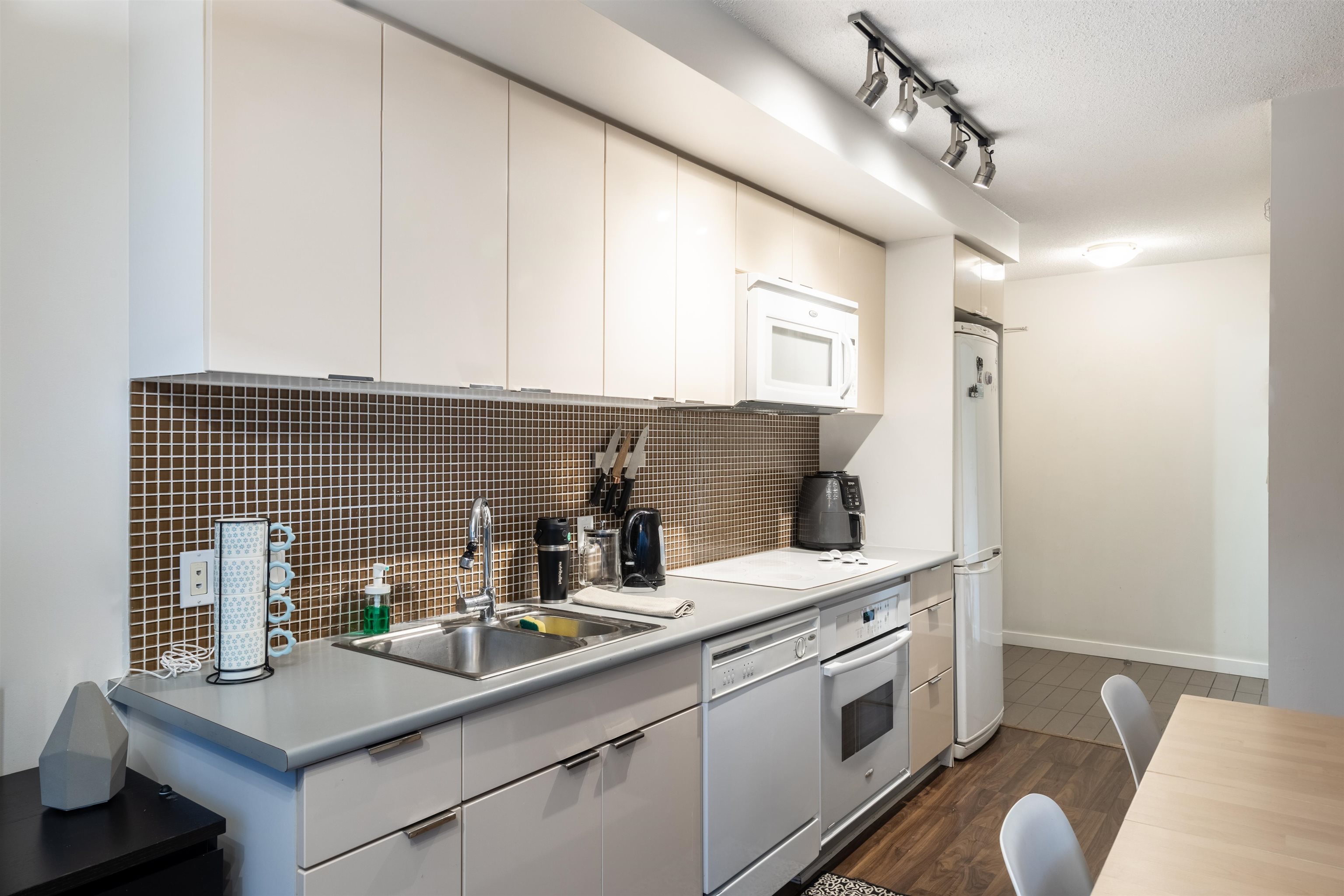 1606 233 ROBSON STREET Unit: 1606