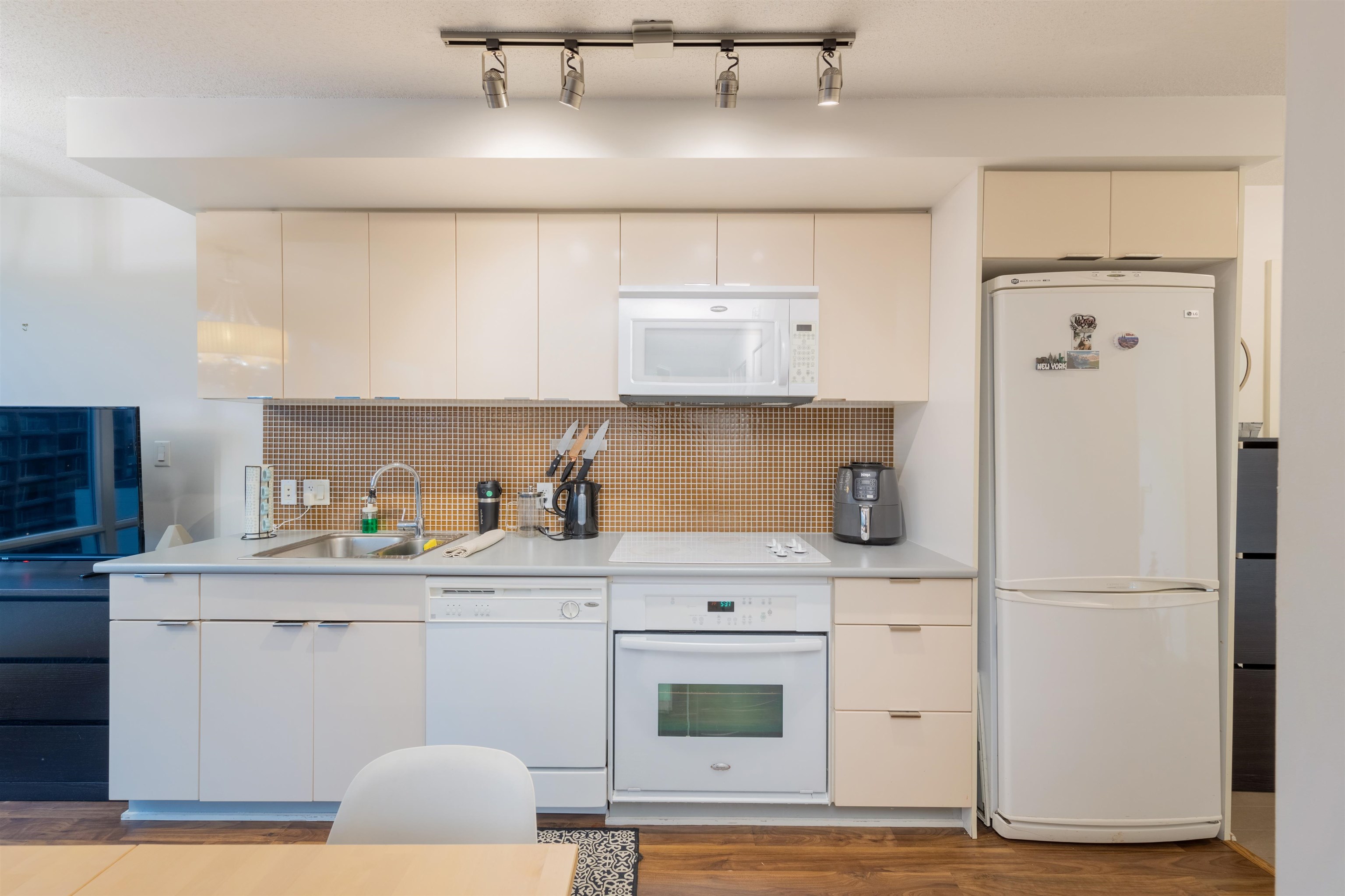 1606 233 ROBSON STREET Unit: 1606