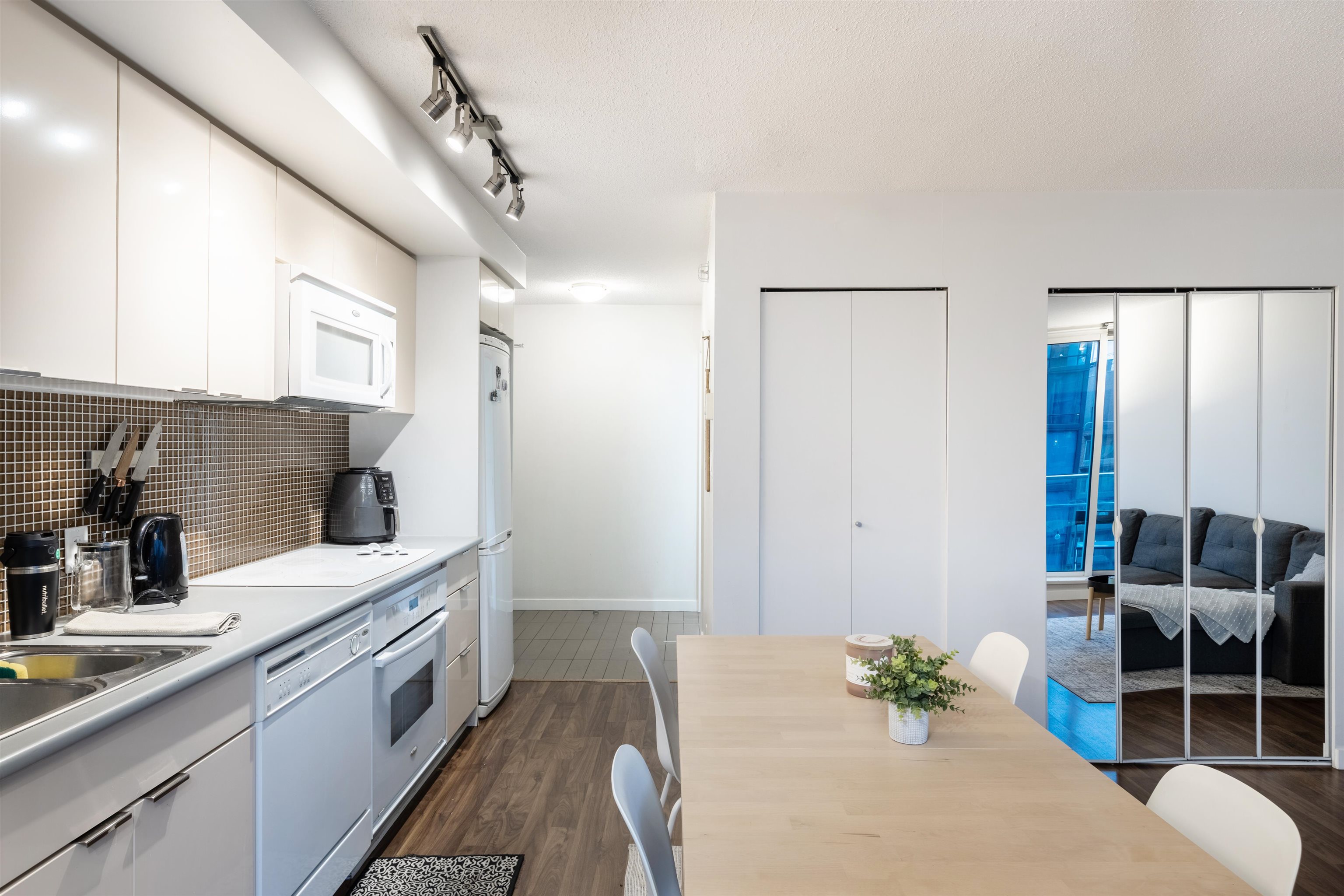 1606 233 ROBSON STREET Unit: 1606
