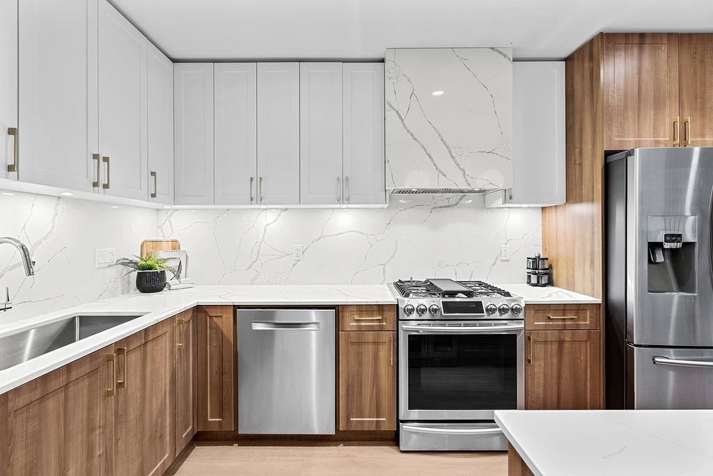 1022 ODLUM DRIVE