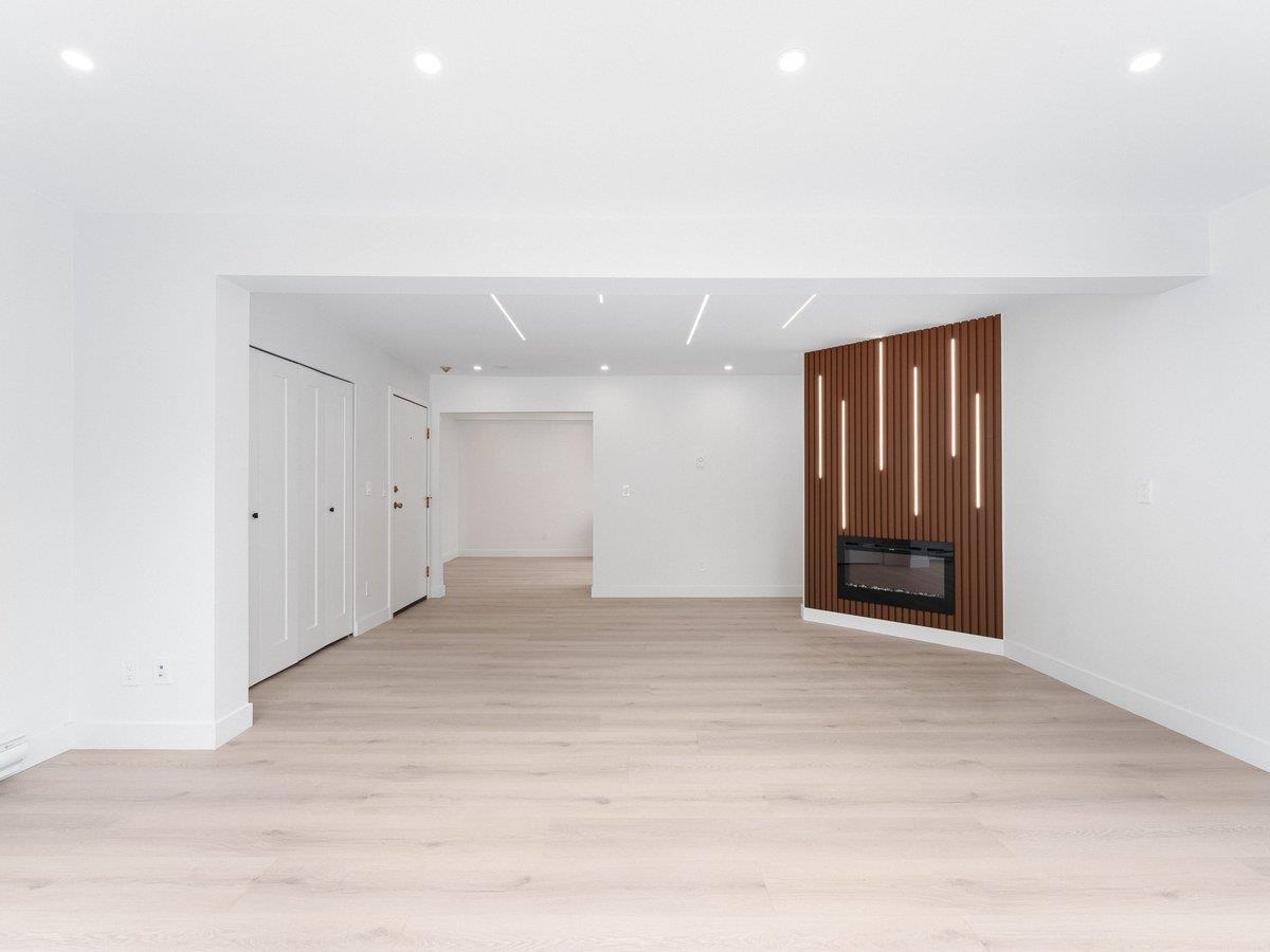 206 9151 NO. 5 ROAD Unit: 206