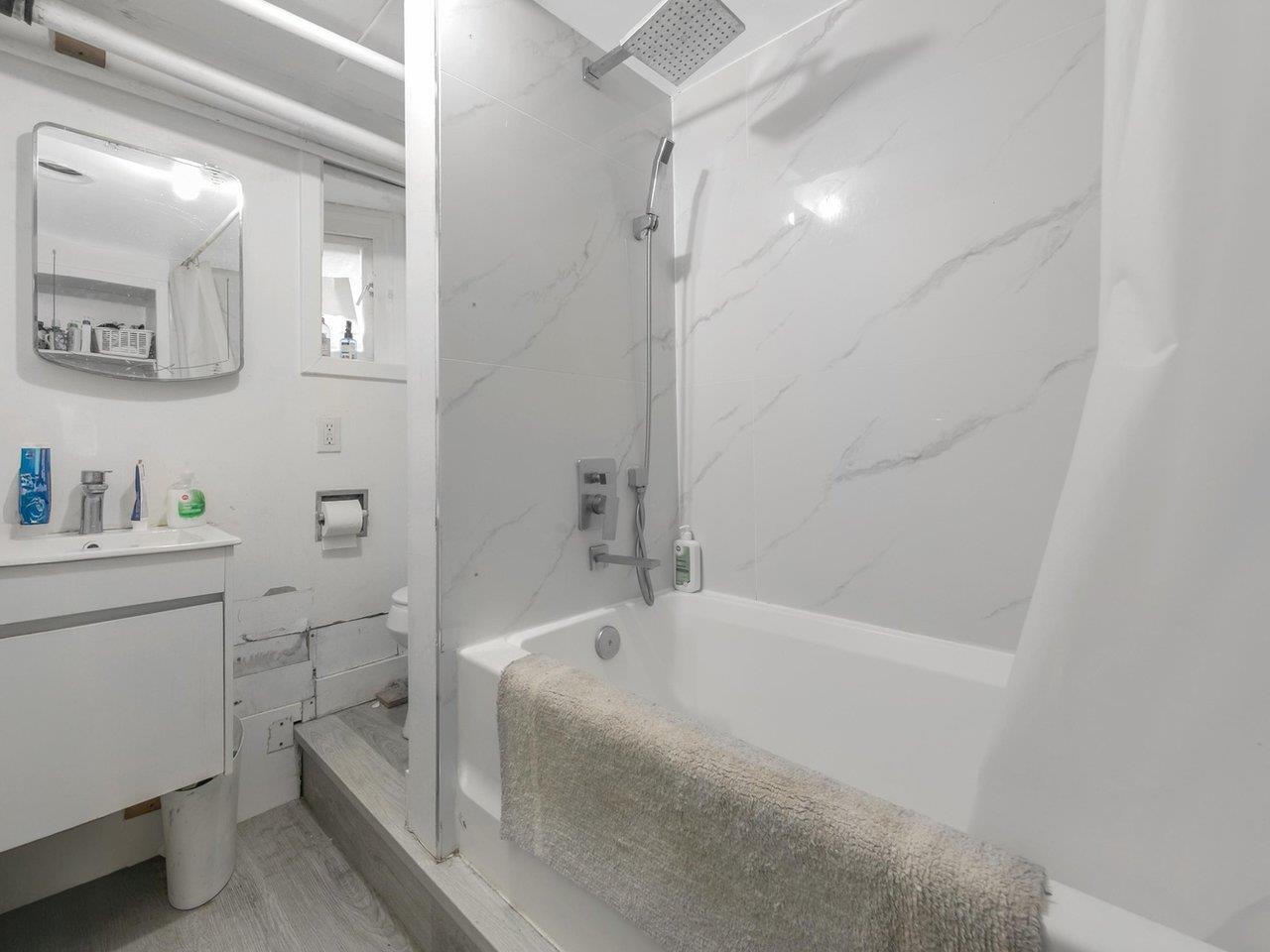 482 W 17TH AVENUE