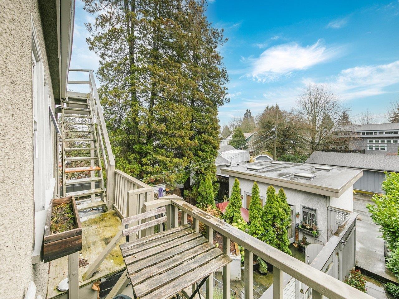 482 W 17TH AVENUE