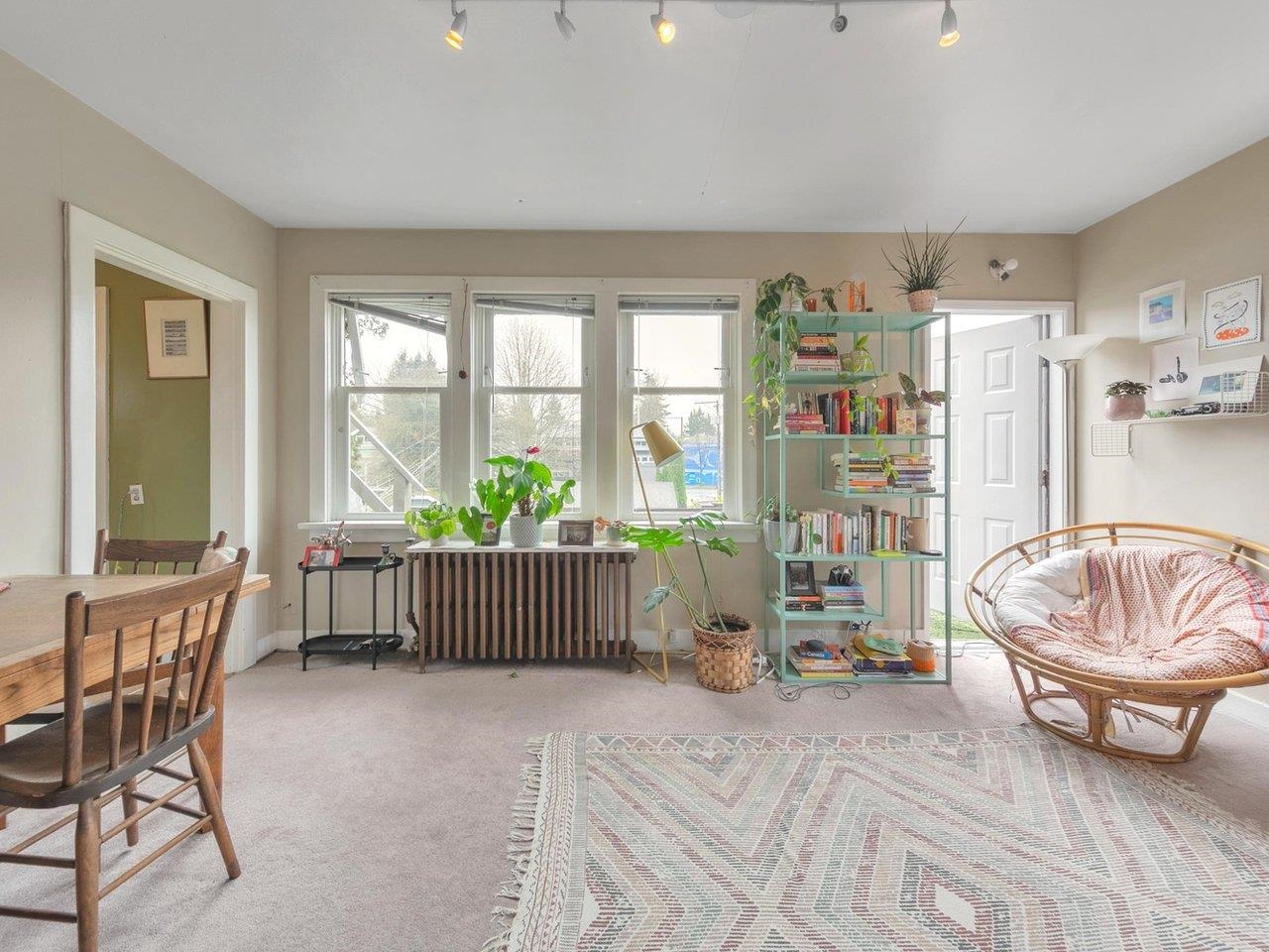482 W 17TH AVENUE