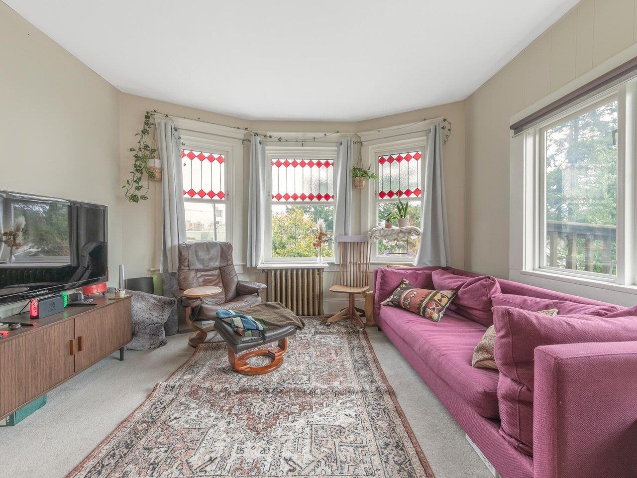 482 W 17TH AVENUE