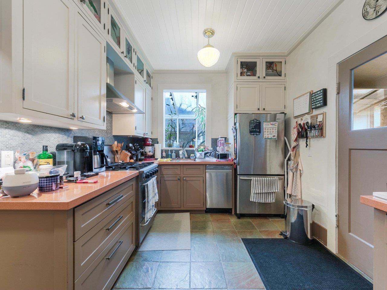 482 W 17TH AVENUE