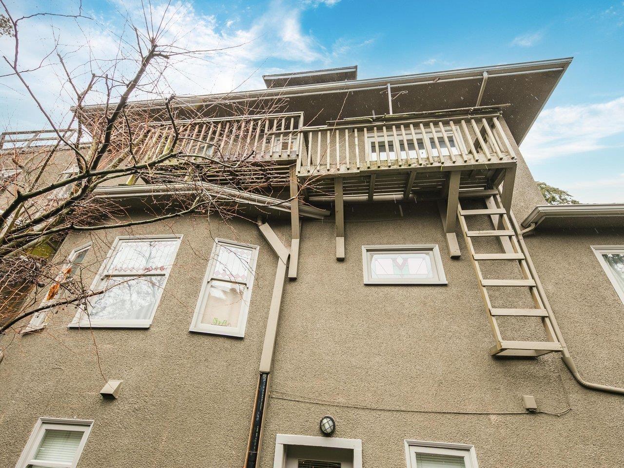 482 W 17TH AVENUE