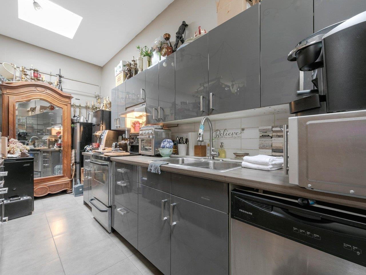 482 W 17TH AVENUE