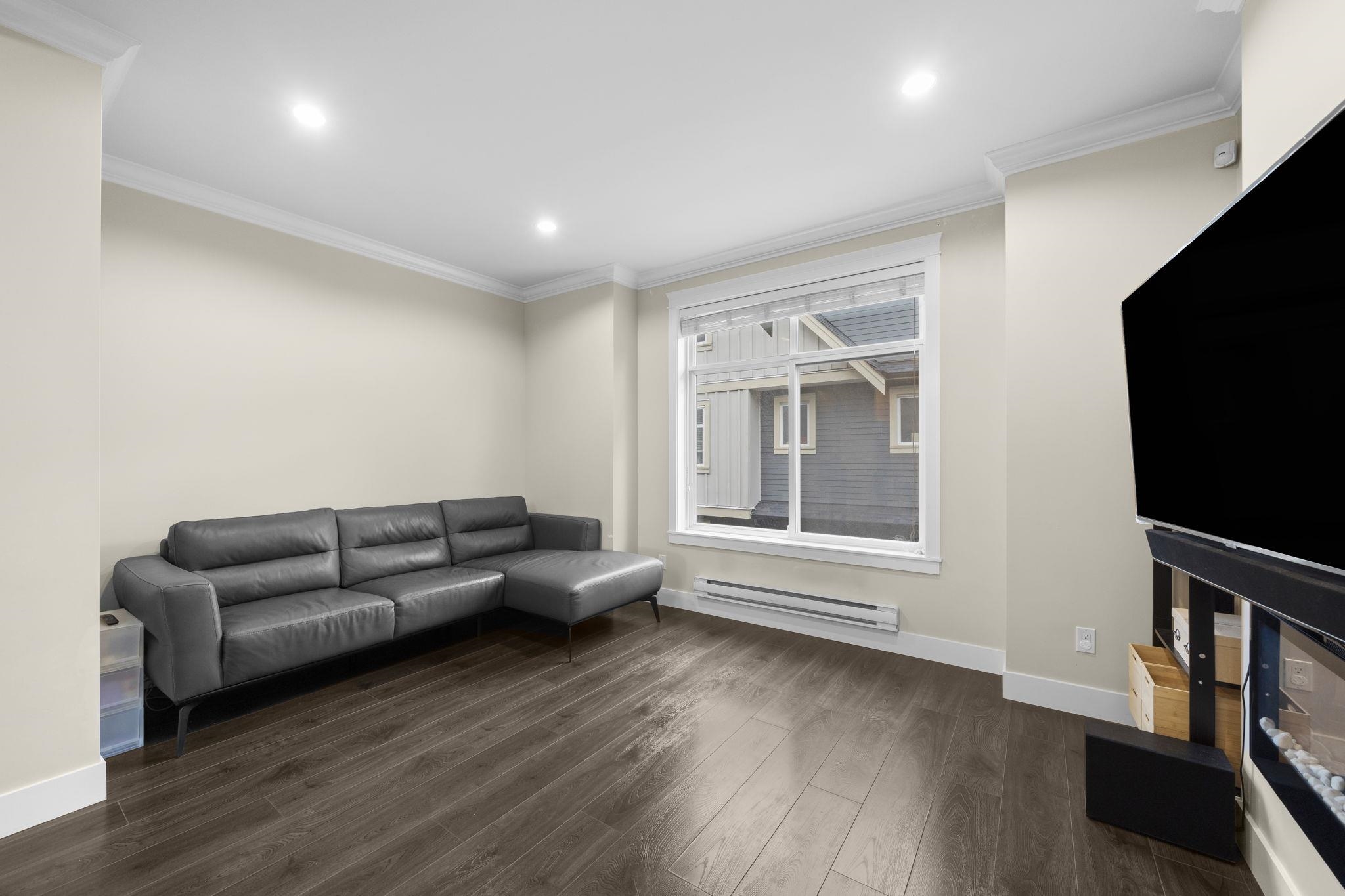 19 6033 WILLIAMS ROAD Unit: 19
