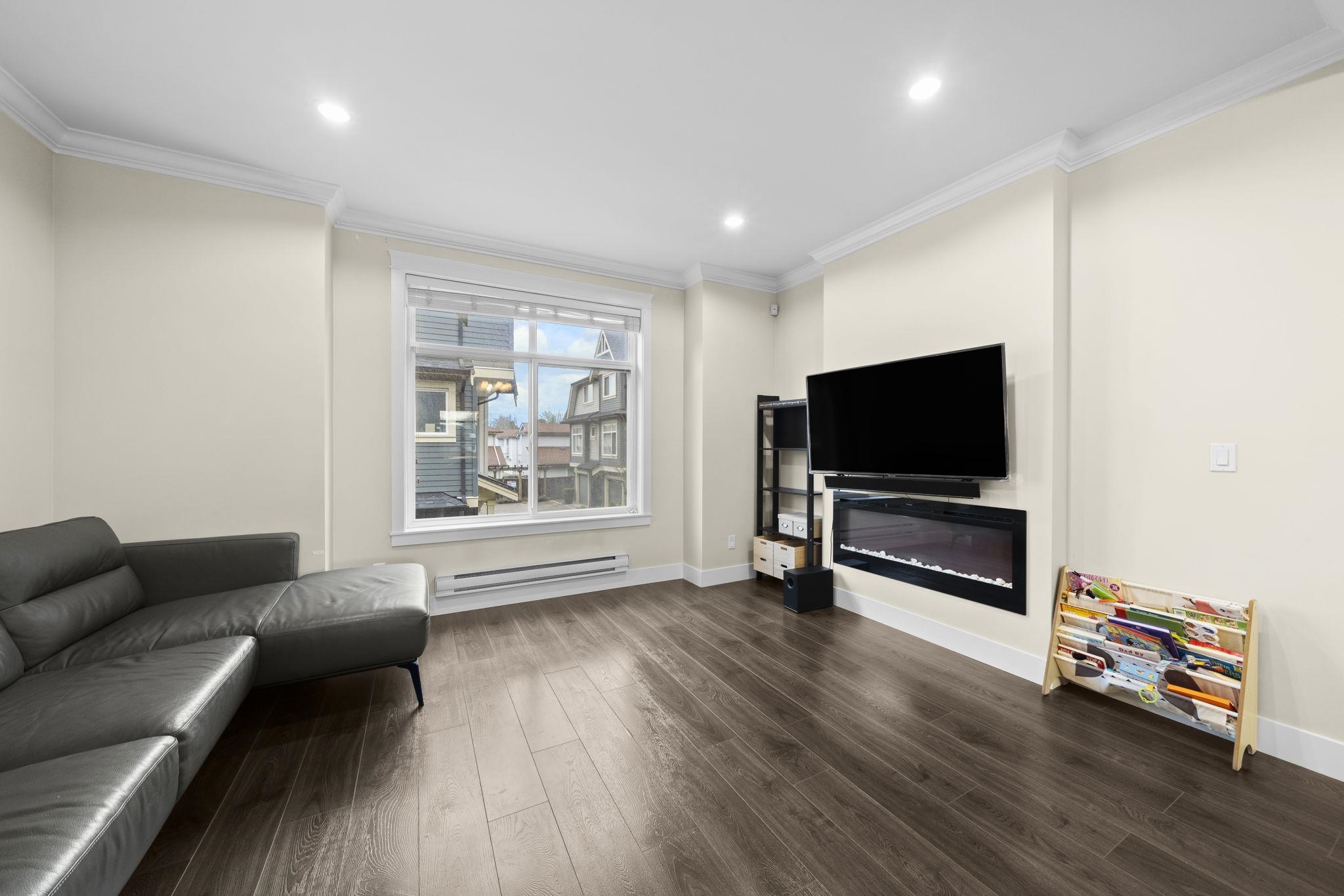 19 6033 WILLIAMS ROAD Unit: 19