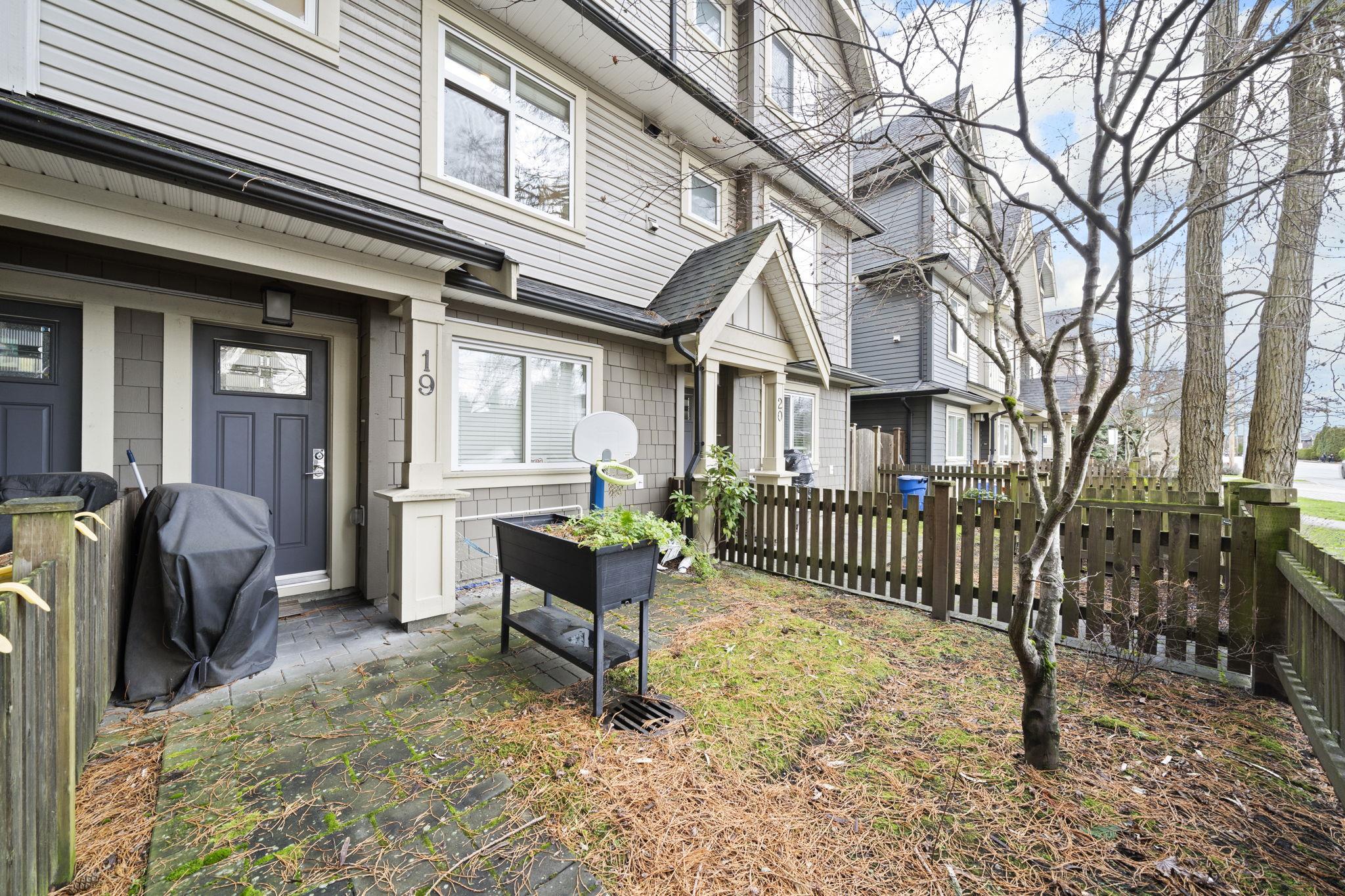 19 6033 WILLIAMS ROAD Unit: 19