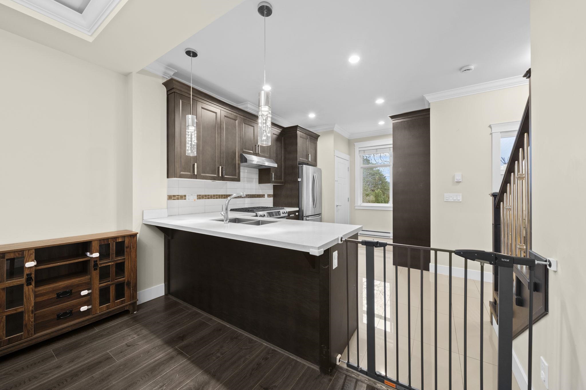 19 6033 WILLIAMS ROAD Unit: 19