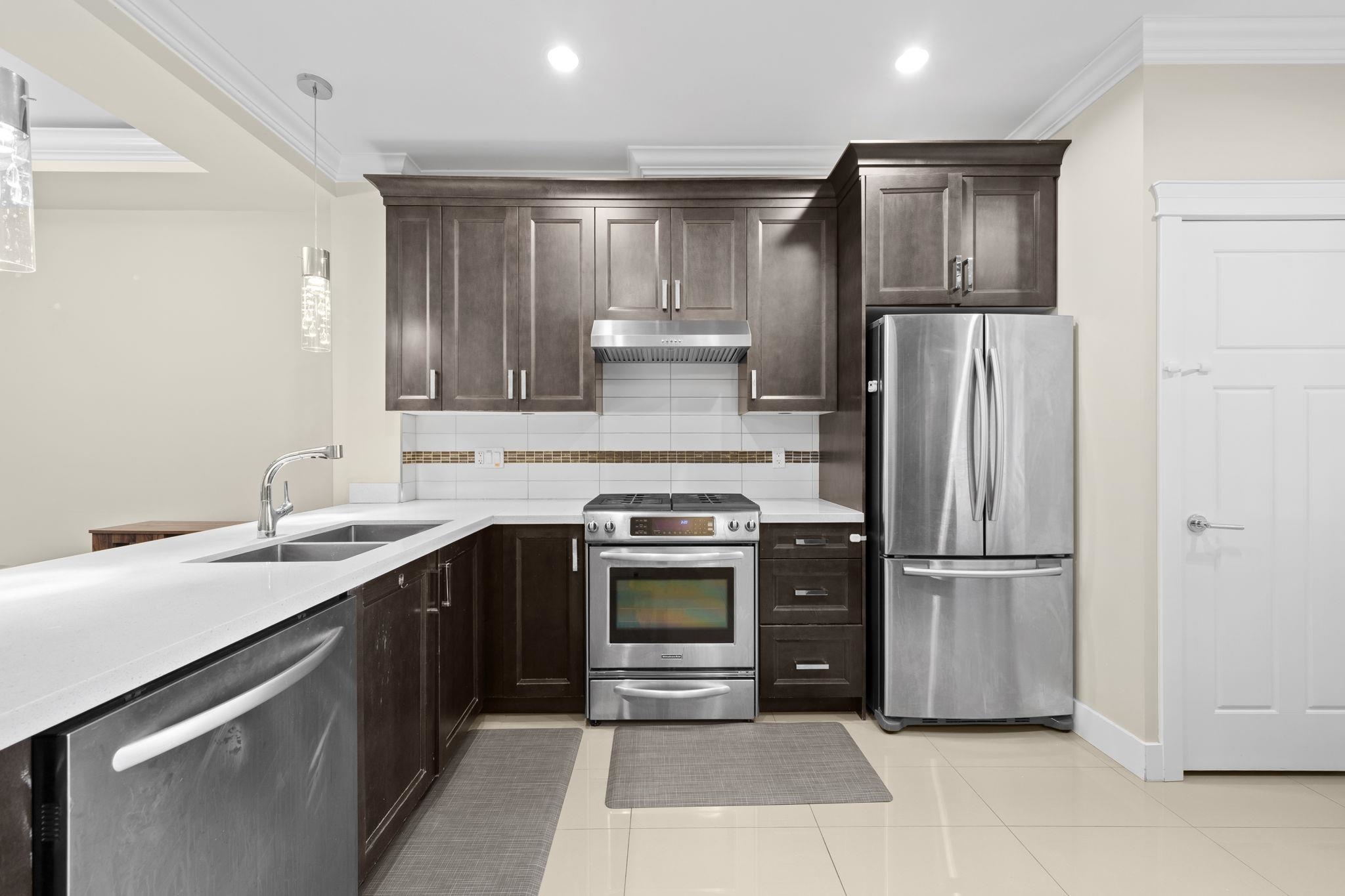 19 6033 WILLIAMS ROAD Unit: 19