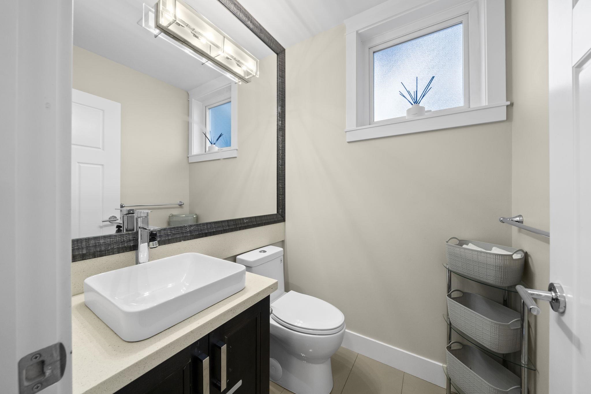 19 6033 WILLIAMS ROAD Unit: 19