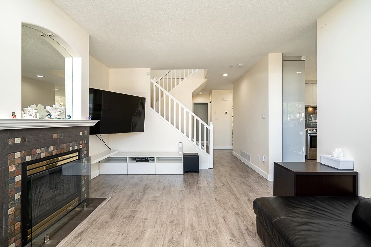 52 1370 RIVERWOOD GATE Unit: 52