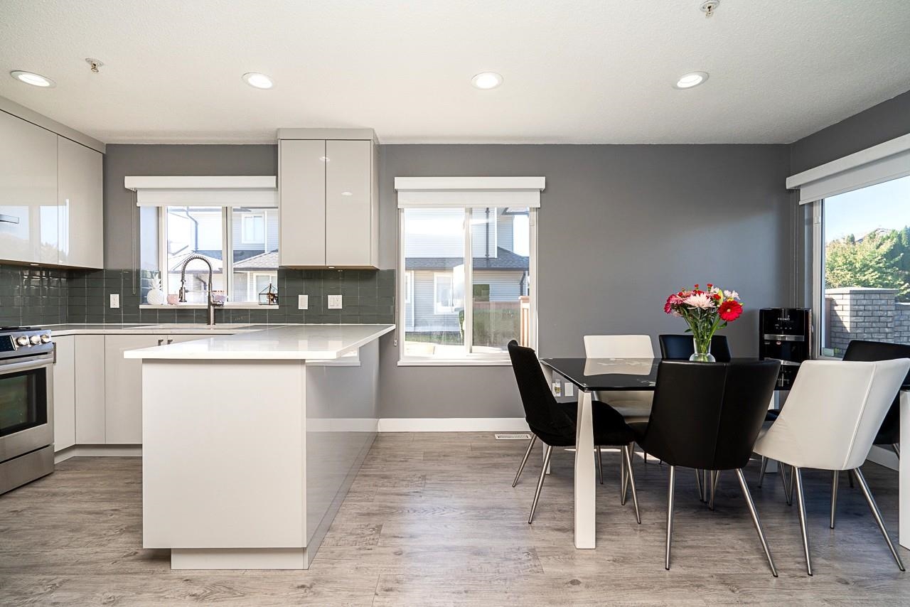 52 1370 RIVERWOOD GATE Unit: 52