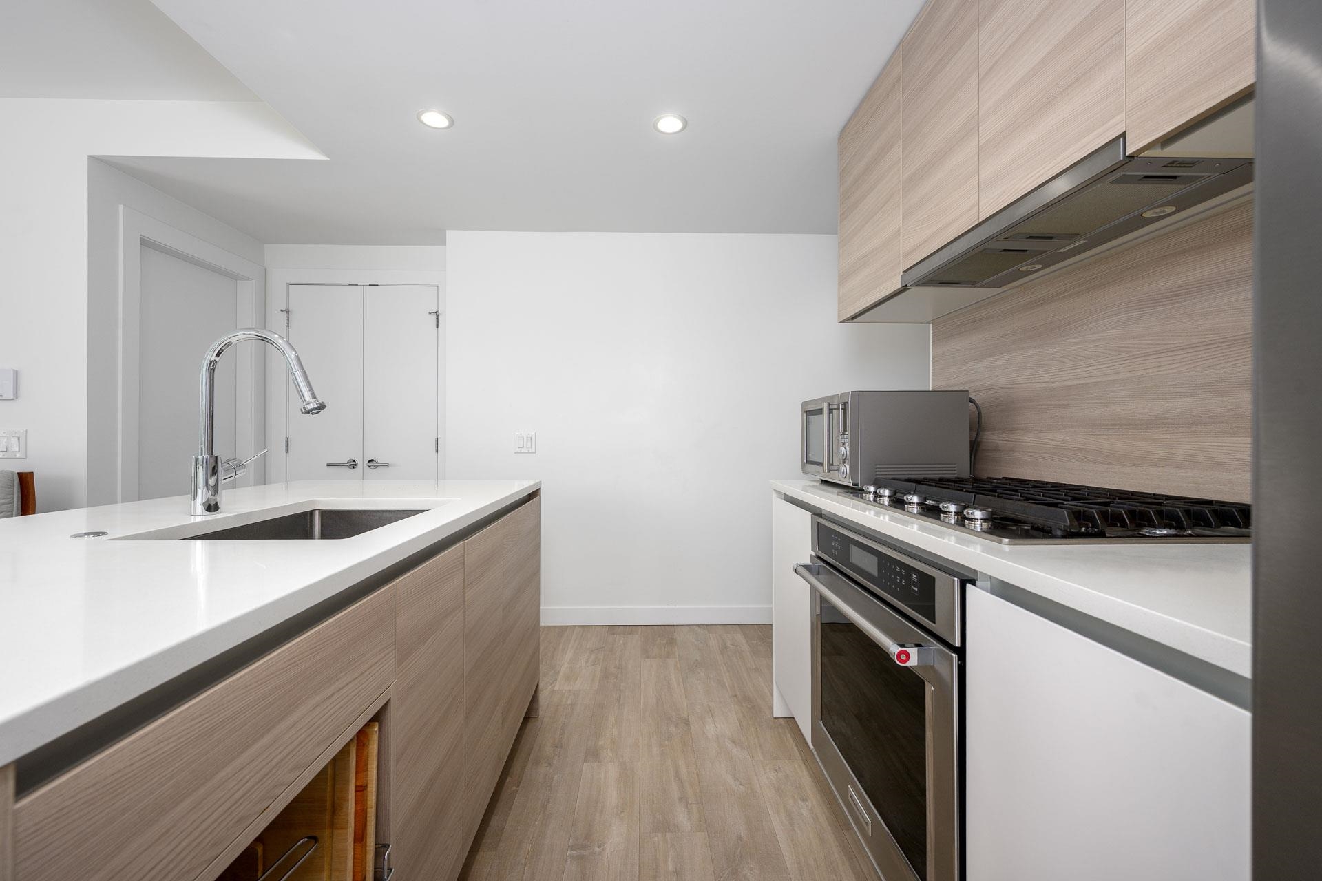 407 525 FOSTER AVENUE Unit: 407
