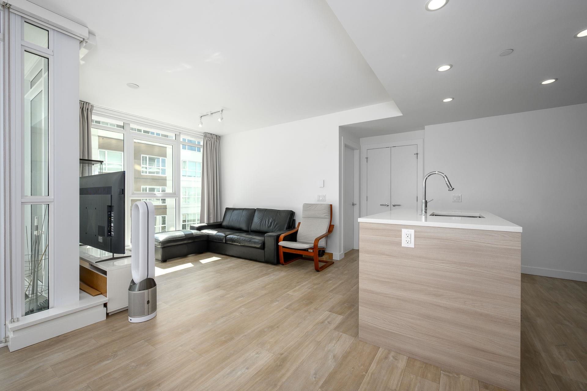 407 525 FOSTER AVENUE Unit: 407