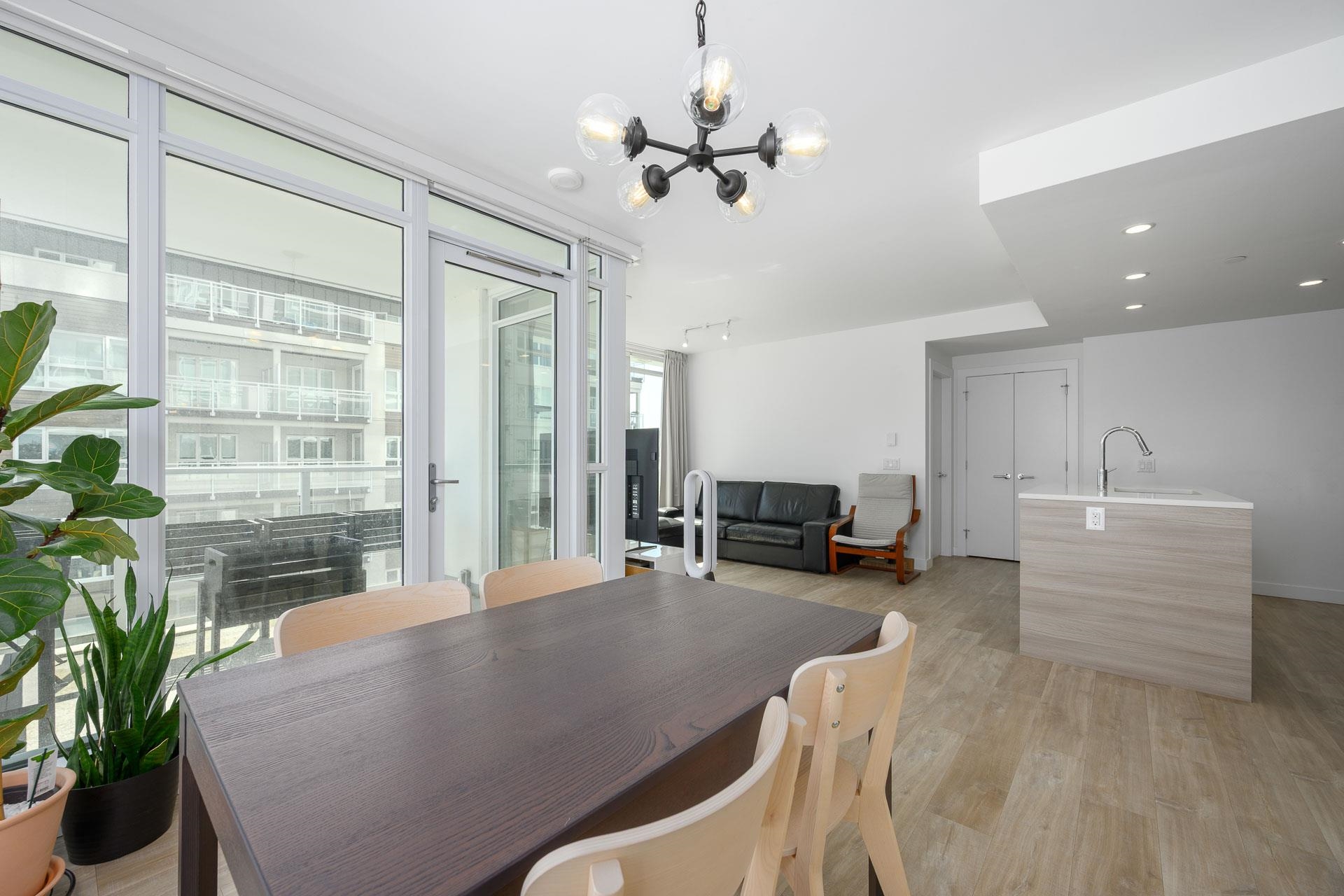 407 525 FOSTER AVENUE Unit: 407