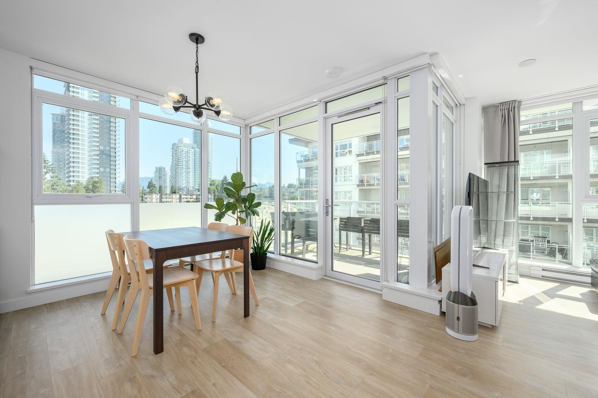 407 525 FOSTER AVENUE Unit: 407