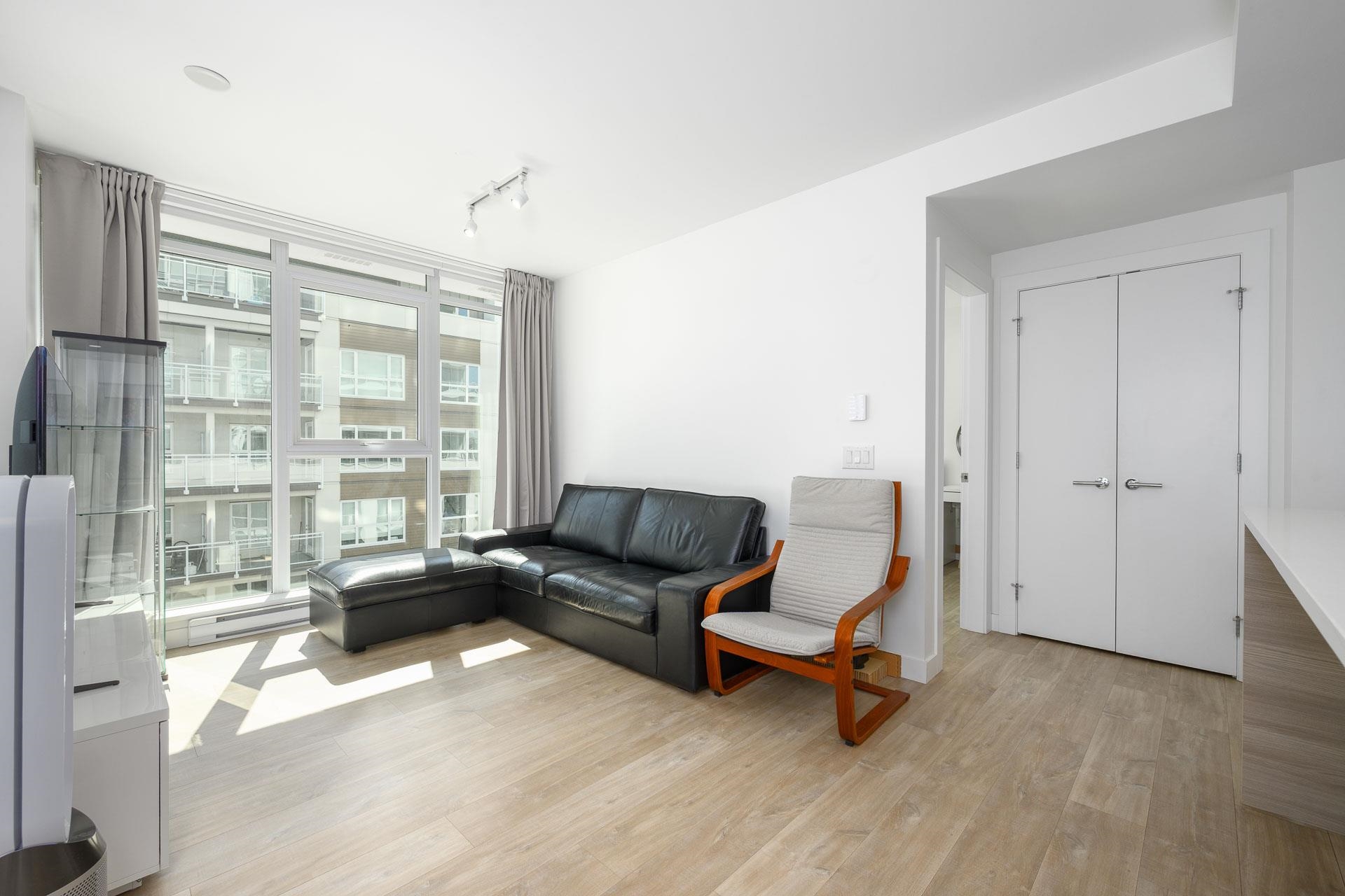 407 525 FOSTER AVENUE Unit: 407